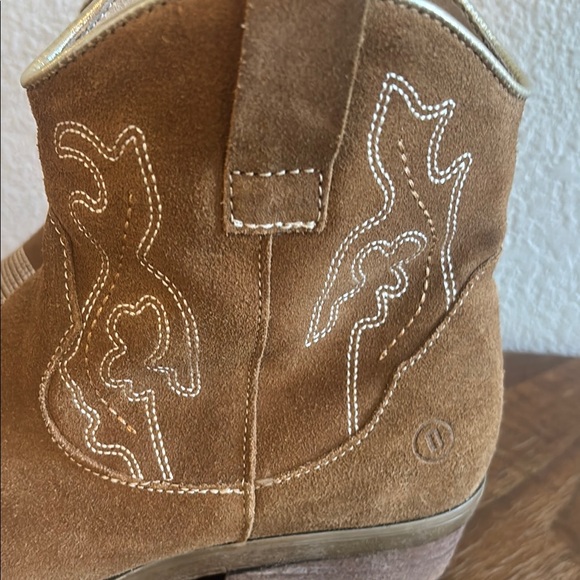Dingo Brown Ankle Boots with White Stitching - Picture 5 of 7